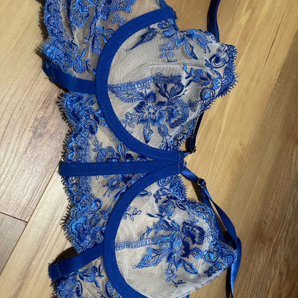 Victoria's Secret Blue Floral Lace Bra